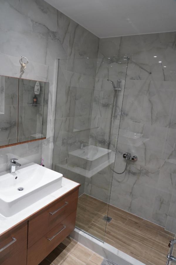 Larissa Downtown Apartment With Parking Экстерьер фото
