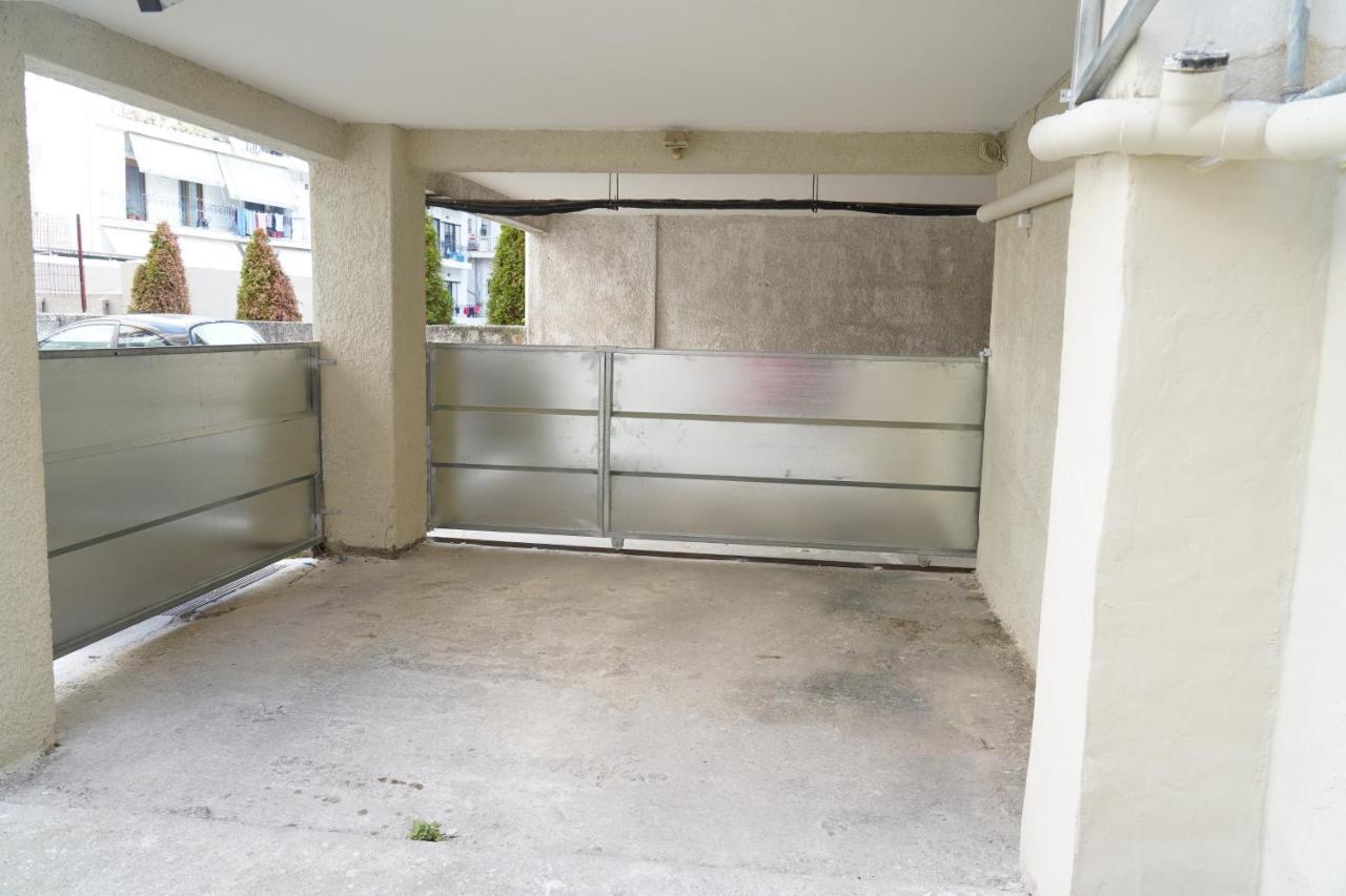 Larissa Downtown Apartment With Parking Экстерьер фото