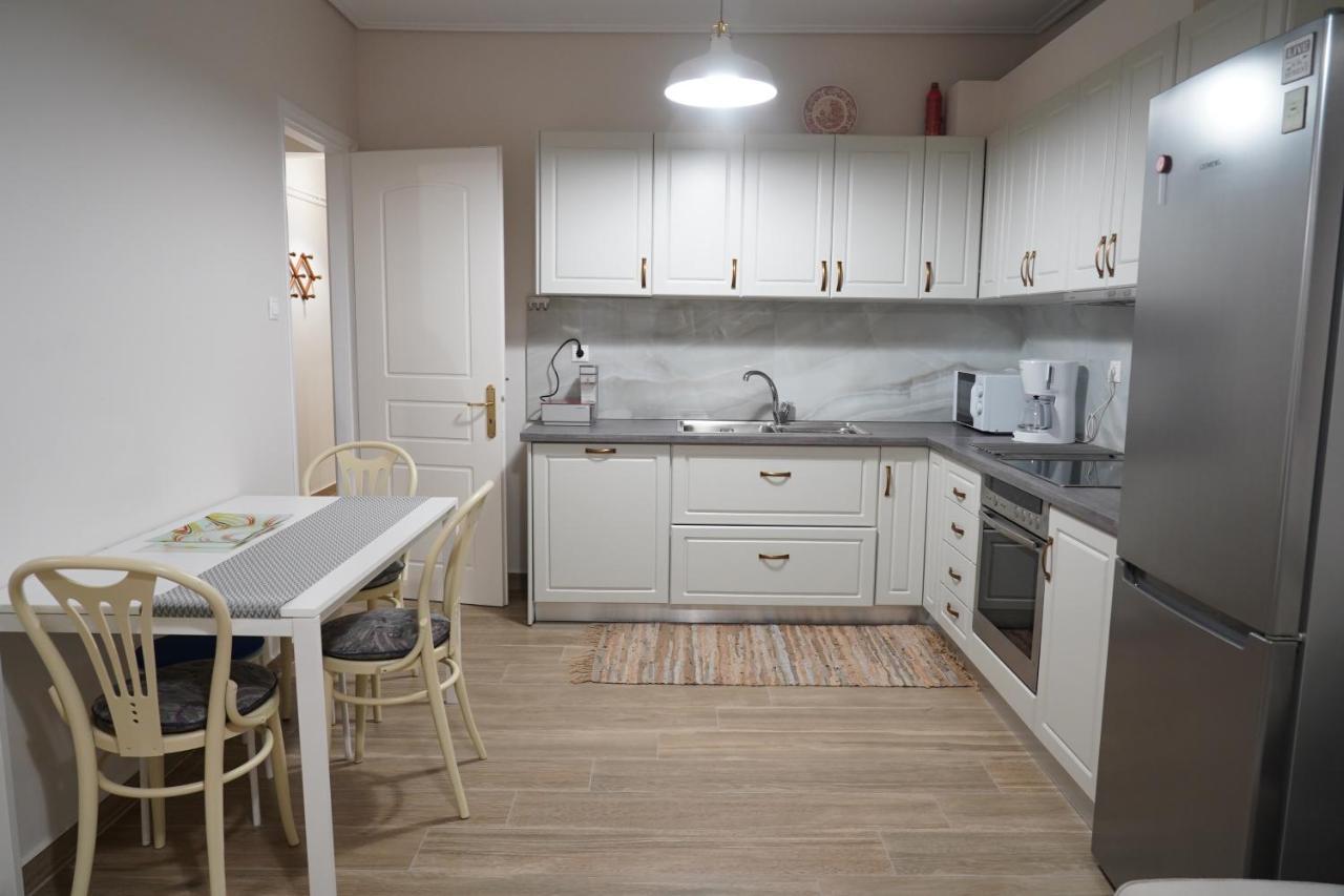 Larissa Downtown Apartment With Parking Экстерьер фото