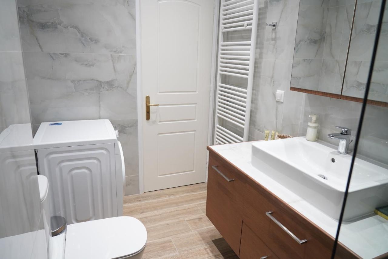 Larissa Downtown Apartment With Parking Экстерьер фото