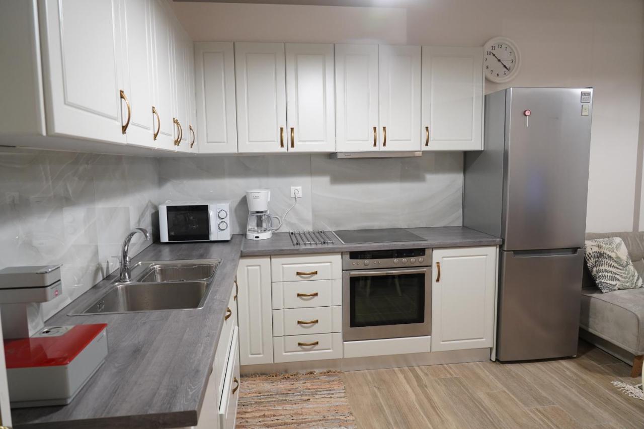 Larissa Downtown Apartment With Parking Экстерьер фото