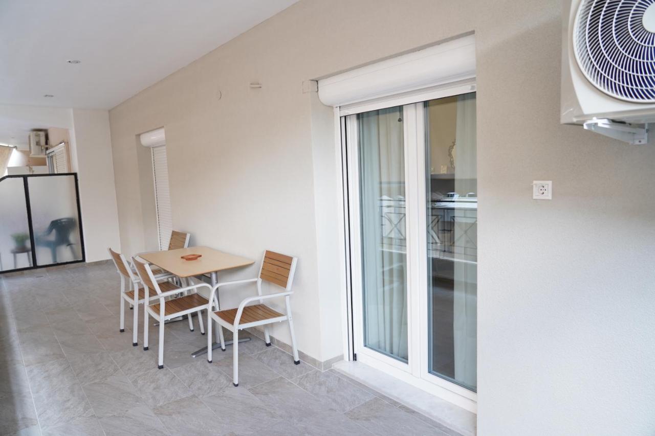 Larissa Downtown Apartment With Parking Экстерьер фото